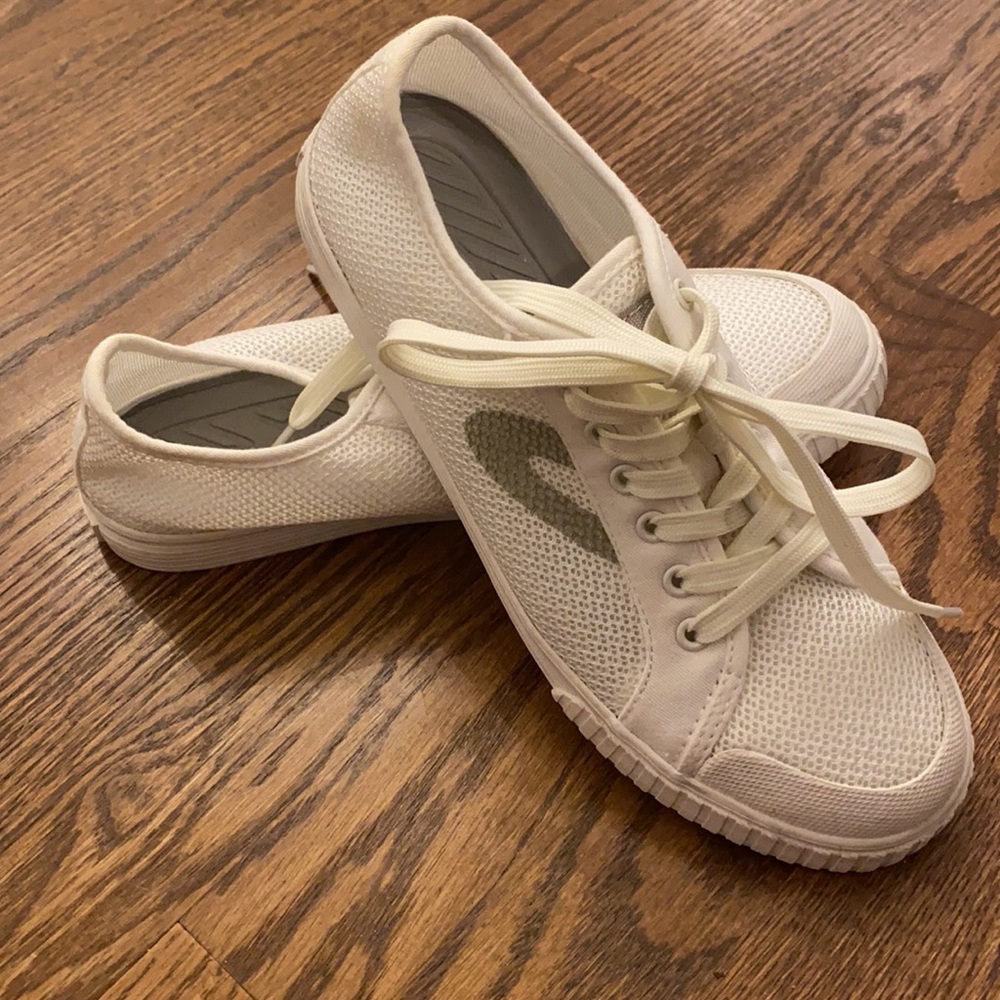 Trenton White Tennis Shoes Size 8